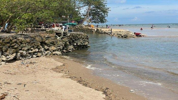 Pantai Manggar Segara Sari 