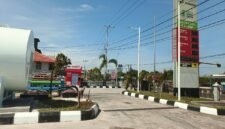 Ilustrasi SPBU Pertamina. Antrean BBM bersubsidi masih mengular di sejumlah daerah Kalimantan Timur, termasuk Balikpapan. (Foto: Wikimedia Commons, CC0)