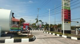 Ilustrasi SPBU Pertamina. Antrean BBM bersubsidi masih mengular di sejumlah daerah Kalimantan Timur, termasuk Balikpapan. (Foto: Wikimedia Commons, CC0)