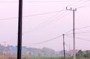 Kabut asap akibat karhutla menyelimuti kawasan permukiman di Berau, Kalimantan Timur, pada Agustus 2026. (Foto: Mesa Kala/Wikimedia Commons, CC BY 4.0)