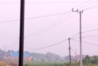 Kabut asap akibat karhutla menyelimuti kawasan permukiman di Berau, Kalimantan Timur, pada Agustus 2026. (Foto: Mesa Kala/Wikimedia Commons, CC BY 4.0)